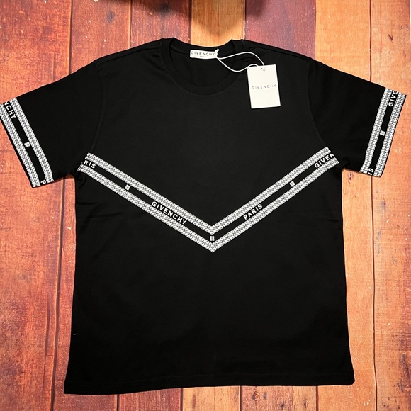 Givenchy Black Men's T-Shirt - Picture 1 of 8